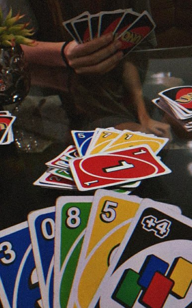 Bella88142146's tweet image. Uno time with guys
#UNO 
#chill 
#withfriend