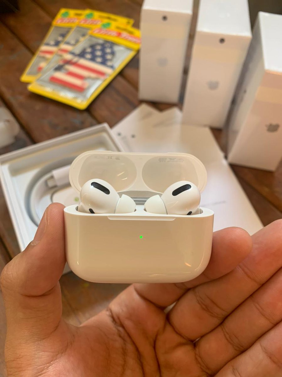 Eitamichelle's tweet photo. VENDO AIRPODS PRO (NOVO, PRONTA ENTREGA) 

Mais de 24h de áudio 
Rastreador (Buscar iPhone) 

Itens Inclusos:
1 Fone AirPods Pro;
1 Cabo lightning tipo C.

Parcelamento no cartão de 12 x
Entrega via motoboy.

Entre em contato pra saber mais 985177020 https://t.co/LRcxXTbkHM