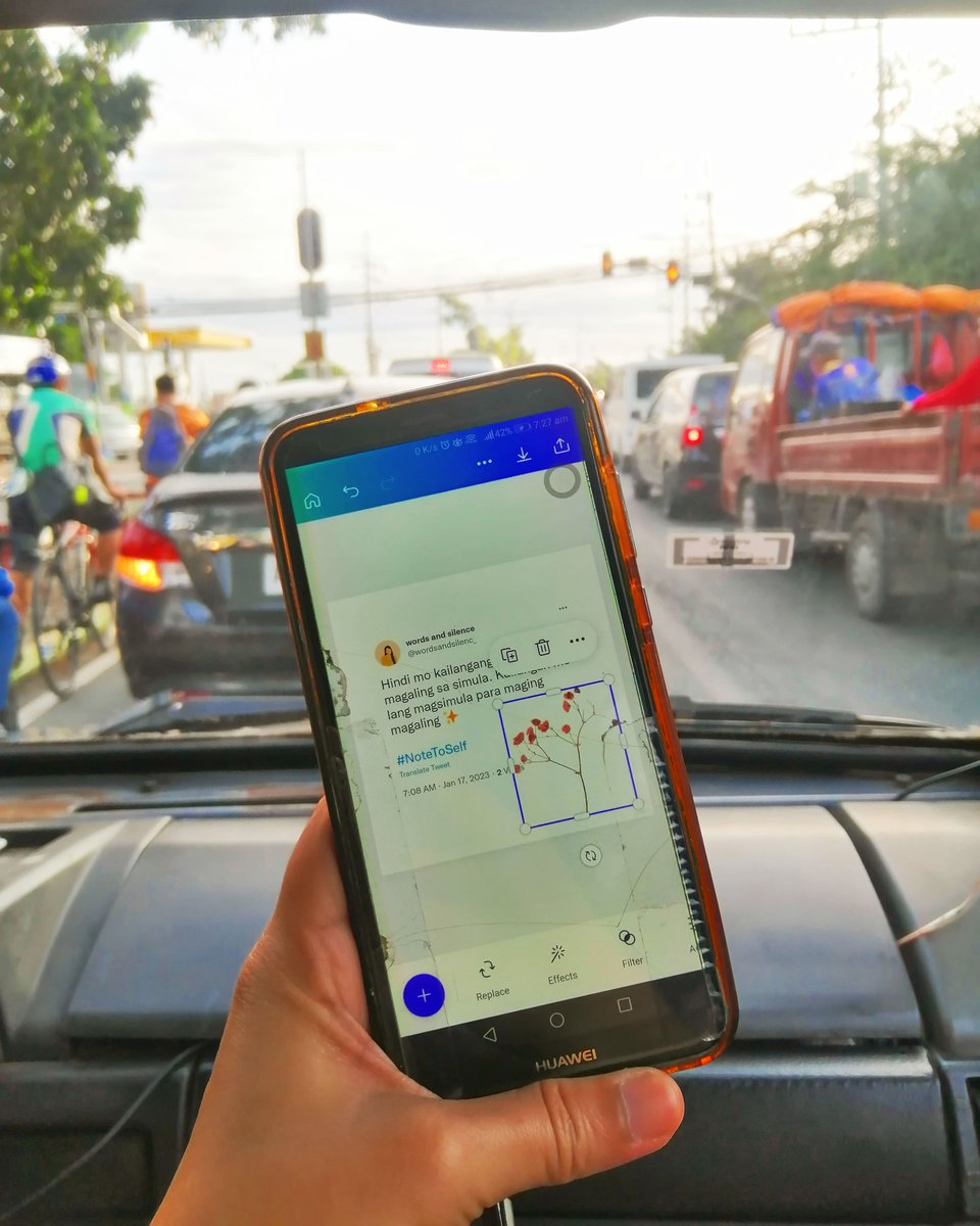 wordsandsilenc_'s tweet photo. Me creating content while on the way to my day job last Jan 17 even I have a motion sickness because I don't have any other vacant time. 

IF YOU REALLY WANT SOMETHING, DON'T MAKE EXCUSES, MAKE A WAY.

#makeaway #creatingcontent https://t.co/XvTlYpbL6S