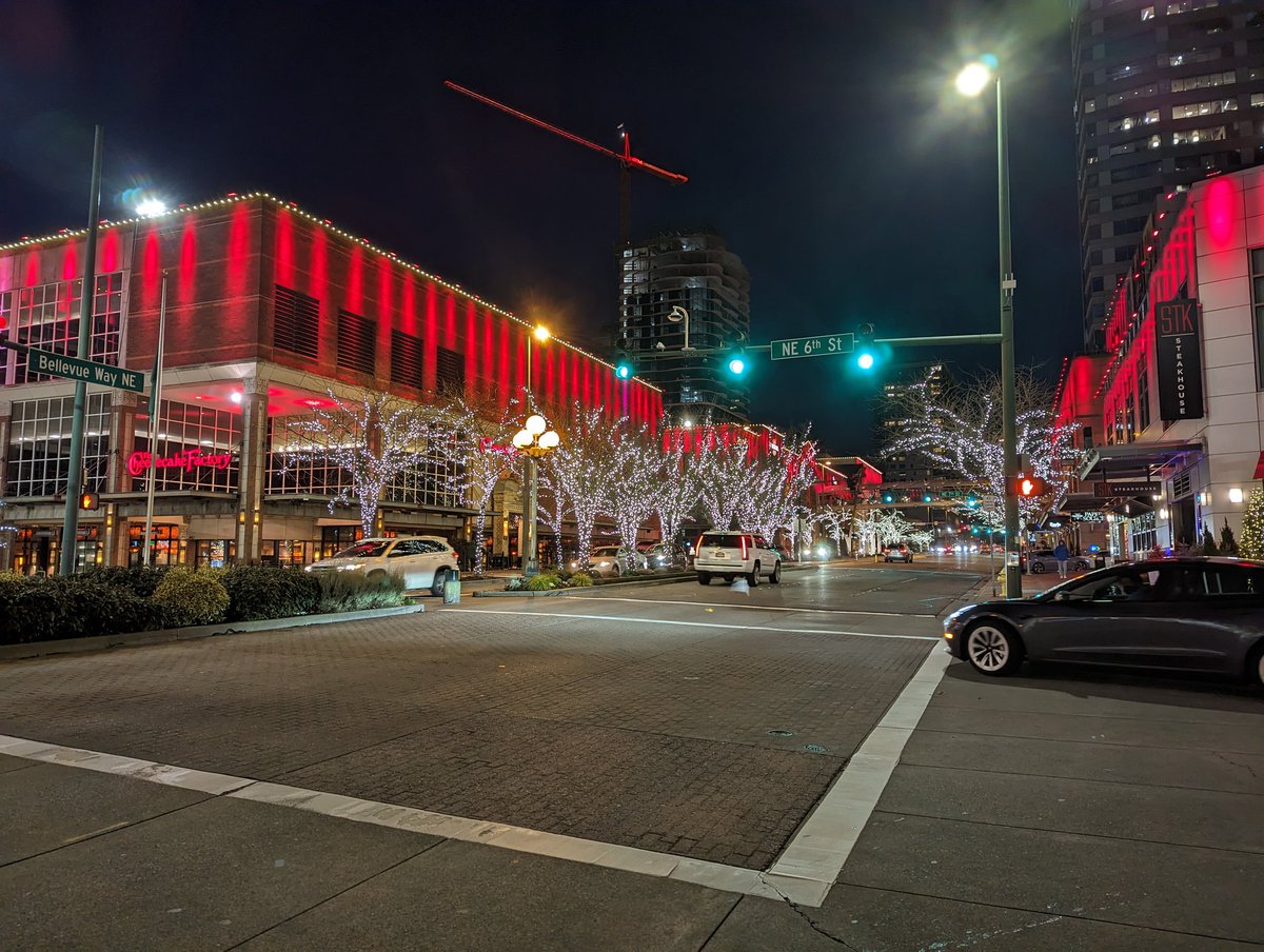 Downtown Bellevue all decked out in lucky red for Lunar New Year 🏮

#bvue #lunarnewyear2023 #LNY #yearoftherabbit #luckyred  #LNY2023 #downtownbellevue #bellevuespotting