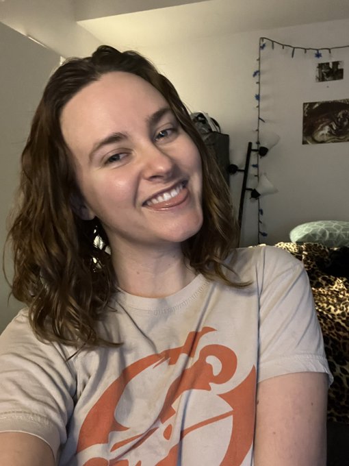 No make up and in my pjs. Wanna hang out? https://t.co/UE5DIKrlFa @ePlayStreamers https://t.co/EBvAl