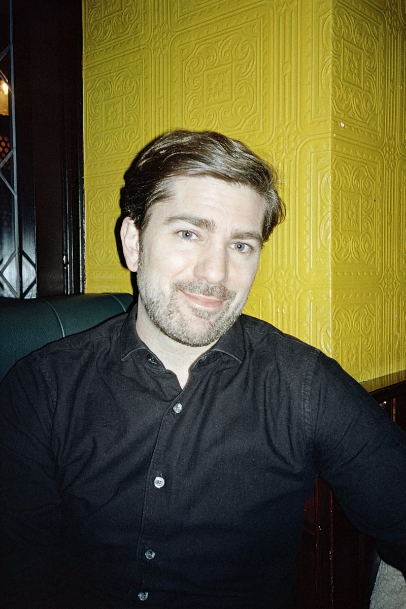 simon_diamond's tweet photo. My buddy Joe, owner and operator of Handsome Boy Modelling School. Seen here modelling for the #1990sCameraChallenge
This flash releases a small nuclear blast, but only lights up the middle of the frame.
Olympus LT-1
Santacolor 100
FFP C-41 kit
#believeinfilm @ShittyChallenge https://t.co/VQgSMEySG4