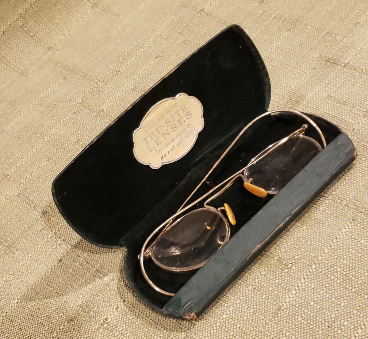 atticesoterica's tweet photo. Vintage Antique Wire Rim Bifocal Eye Glasses With Original Case With Hinged Lid And Tru-Site Lenses https://t.co/K0Y6bcVUxe #AtticEsoterica #Collectibles #Antiques #Vintage #Etsy #BestOffer #Curios #Bifocal https://t.co/H1h0kXQxBF
