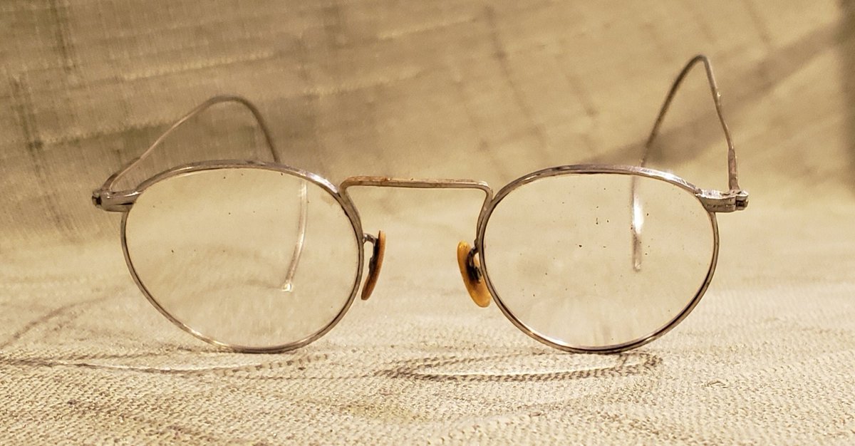 atticesoterica's tweet photo. Vintage Antique Wire Rim Bifocal Eye Glasses With Original Case With Hinged Lid And Tru-Site Lenses https://t.co/K0Y6bcVUxe #AtticEsoterica #Collectibles #Antiques #Vintage #Etsy #BestOffer #Curios #Bifocal https://t.co/H1h0kXQxBF