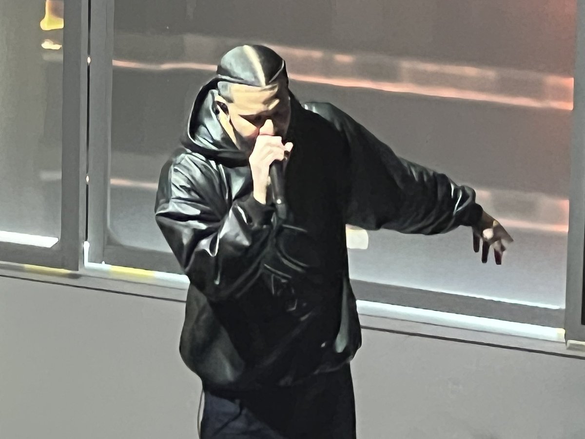 #Drake <a href="/lostblackboy/">Lil Uzi Hurt 🥺</a> #DrakeApollo