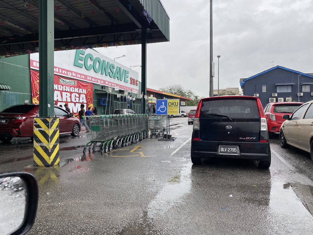 アクラ・ウズマ tweet media