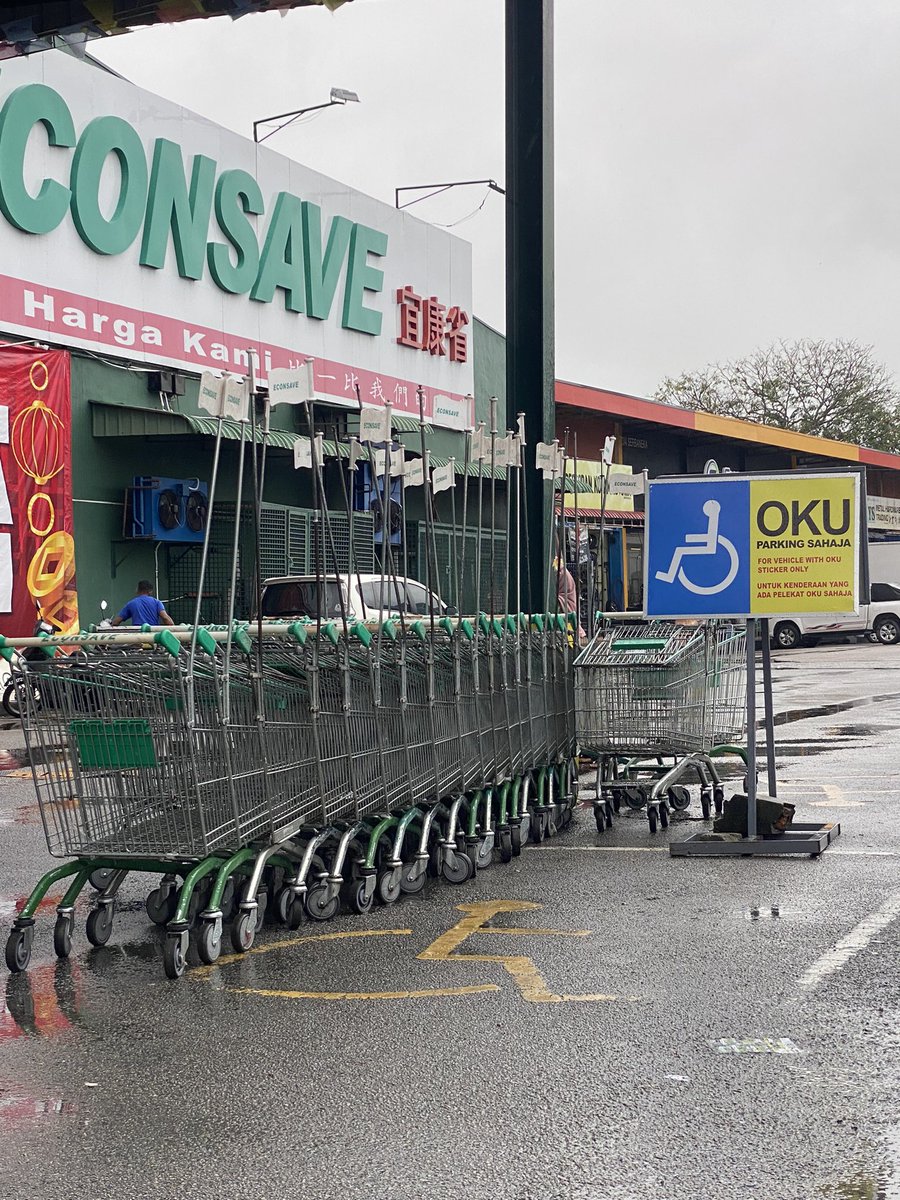 アクラ・ウズマ tweet media