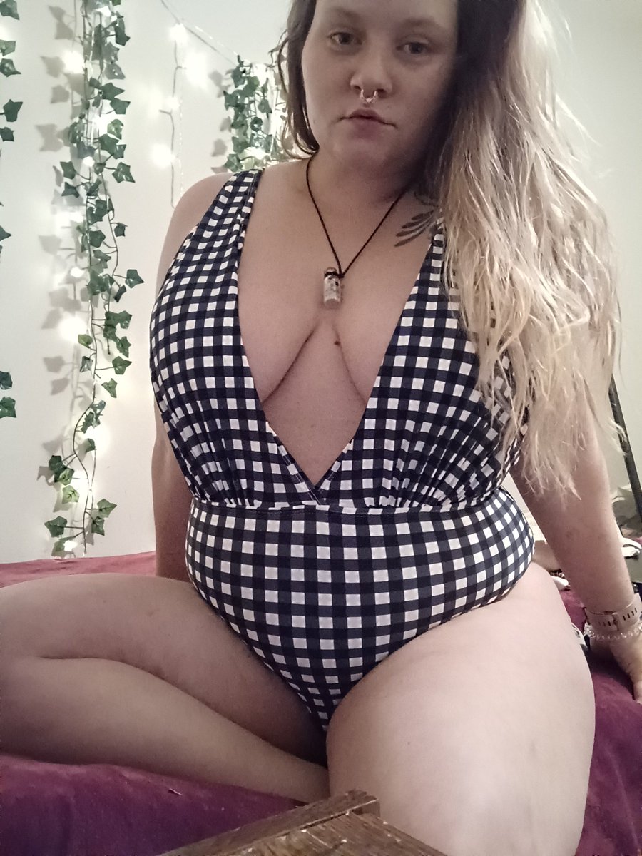 jijiempath's tweet photo. Looks like Twitter is the only place I can promote my onlyfans!
Here's a few pictures I took right before 2 diff new videos I uploaded on my OF
https://t.co/xGNWme5NdN
#onlyfans #onlyfansgirl #letsplay #onlyfanscontent https://t.co/Vx4ZDJ0AQK