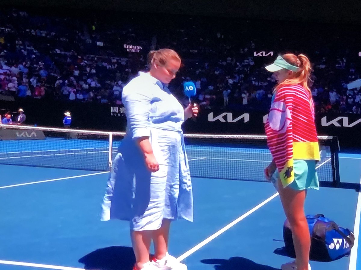Picoaz's tweet photo. @AustralianOpen_ lo mejor los adoro no hay discriminación y por sus reporteras, los  amo https://t.co/EWzJRSpNCT