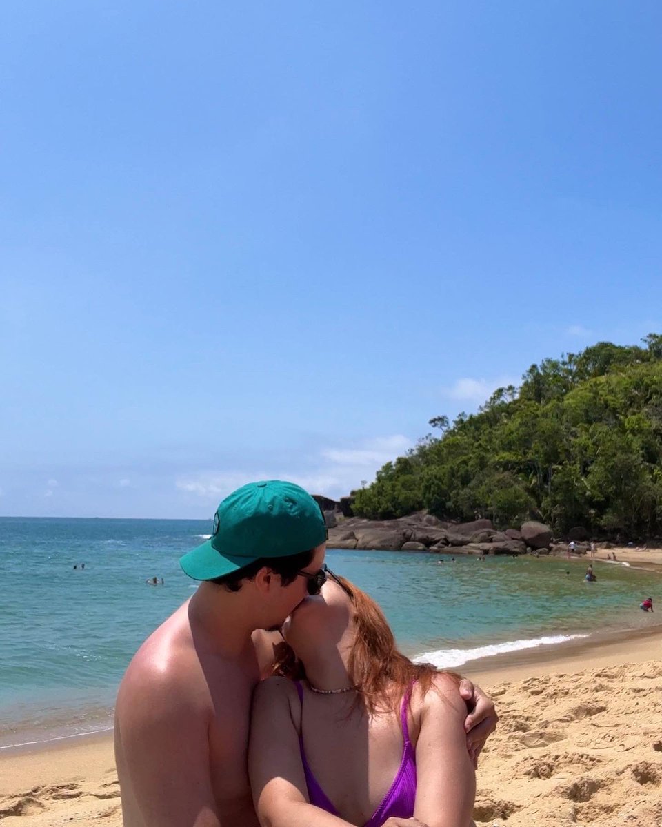 gsrods's tweet photo. dia 23 outra vez e é incrível como eu te amo sempre mais do que a um mês 🫶🏼 @marianagtrr https://t.co/FRYiJfsB1F