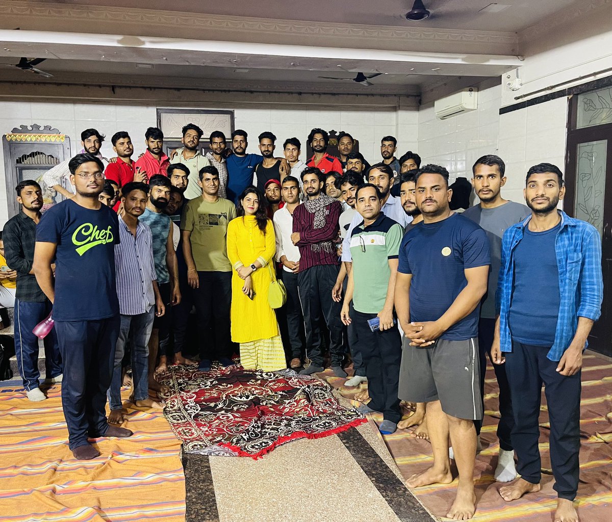 Rajeshwari_Mina's tweet photo. #चेन्नई_छठा_दिन 
#दक्षिण_भारतीय_मीना_समाज (DBMS)द्वारा की जा रही व्यवस्थाओं का कल छठा दिन था भाईयो के फ़िज़िकल तक़रीबन हो चुके,आज ज़्यादातर बहिनो का फ़िज़िकल है एक माताजी व्यवस्थाओ को देखने धर्मशाला पहुँची व्यवस्था देखकर बहुत ख़ुश हुई DBMS परिवार को आशीर्वाद देकर सरोबार कर दिया https://t.co/biGPIJa1fO