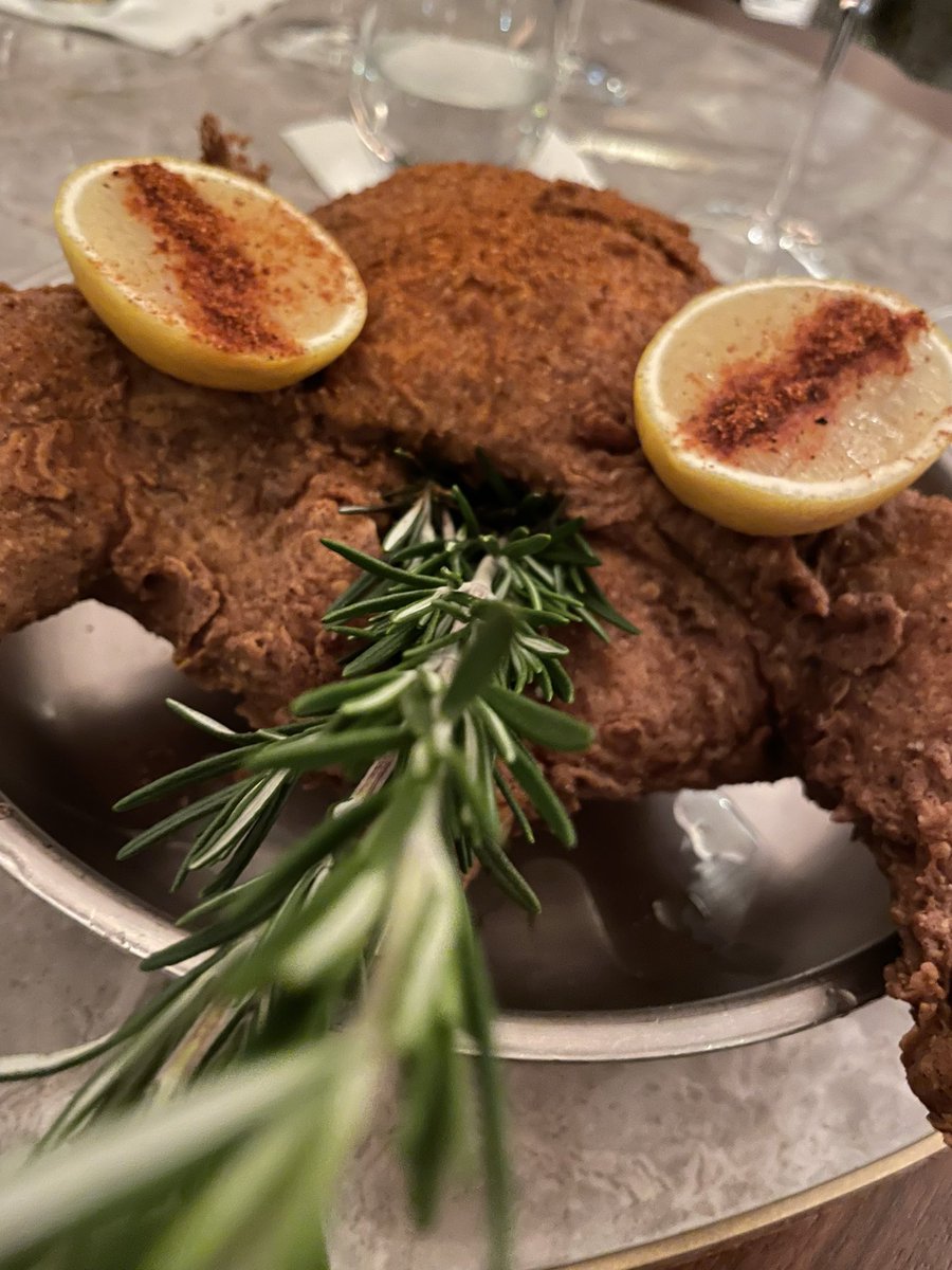 eatinglasvegas's tweet photo. Meal of the weekend! #MissRiver @FourSeasons #NewOrleans

Modern Cajun/Creole with real kick. Incredible deep-fried 🐓🍗😋🥂 https://t.co/Q0IODy8PhE
