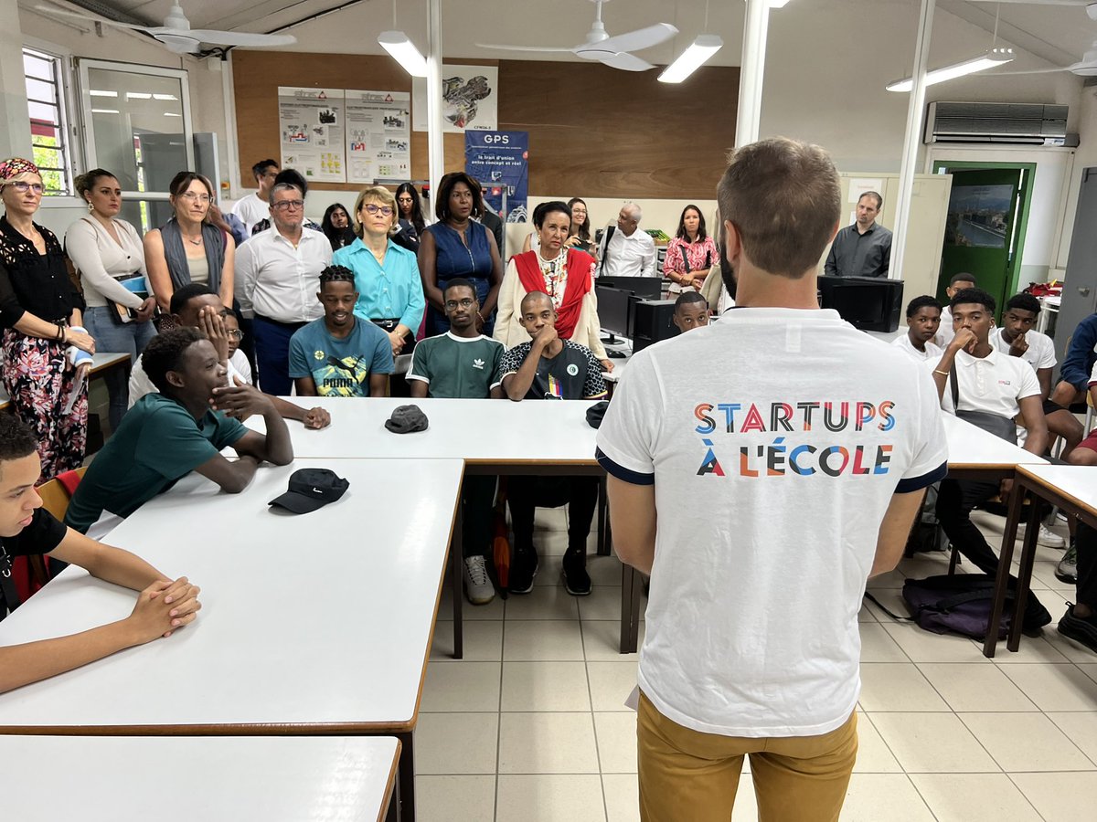Bon retour en classe pour les 218 796 écoliers, collégiens et lycéens de l’<a href="/AcLaReunion/">Académie de La Réunion</a> ! La rectrice <a href="/ChantalManes/">Chantal Manes Bonnisseau</a> et la présidente de la <a href="/Region_Reunion/">Région Réunion</a> sont ce matin au lycée professionnel Amiral Lacaze à la rencontre des élèves et de l’équipe éducative qui les fait réussir