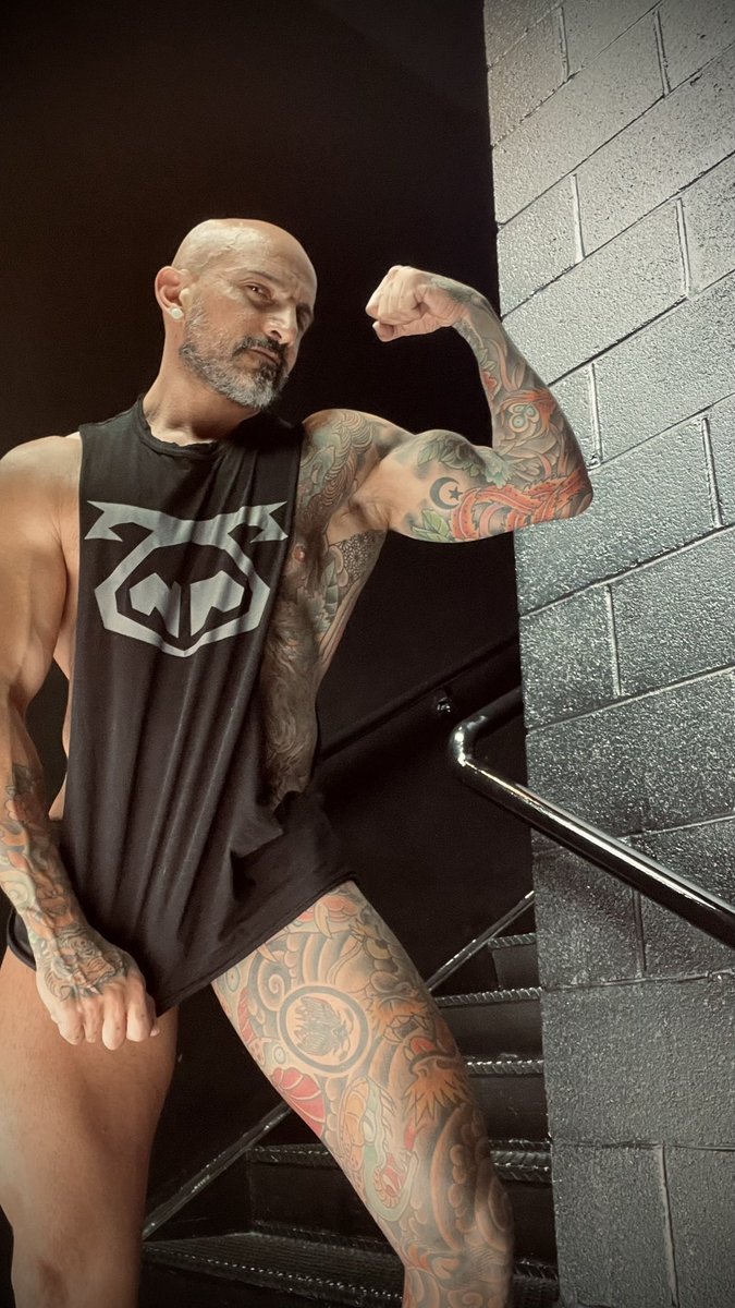 SabhaBun's tweet photo. #nastypig @nastypig https://t.co/CGclnemmCt
