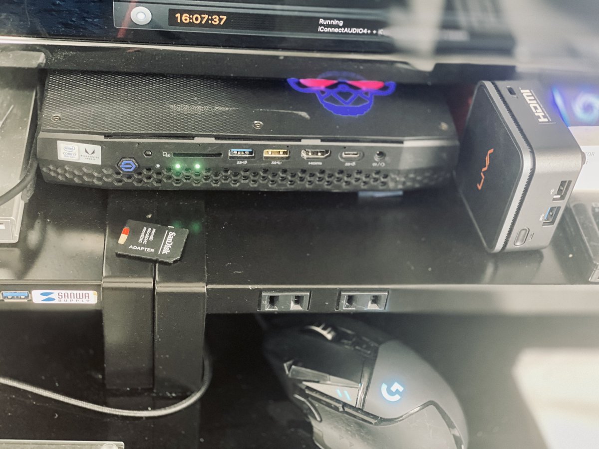 kurone_kito's tweet photo. 最初のPCVRは、お弁当箱サイズにRX VegaM GHと言うモバイルGPU積んだゲーミングNUC+RiftSでしたし、
さらにその前のデスクトップ勢時代は #GPDWIN2 でVRChat やっていました。。
PCスペックにおいては大は小を兼ねますが、メモリ32GBにRTX2060、M.2 SSDくらいのスペックでもそこそこ楽しめます🖥️✨ https://t.co/3iXTOHoKy9