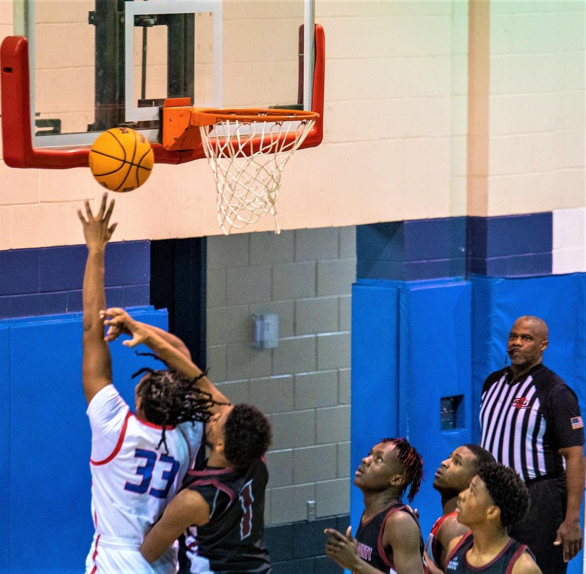 Goodwin2345's tweet photo. Football isn’t the only sport I play🏀#twosports #athlete #TigerPride https://t.co/x0YlwmhiAj
