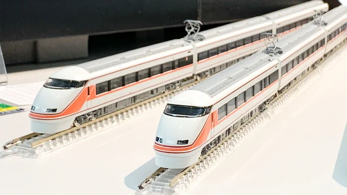 東武100系スペーシア(登場時カラー)セットは、本日1月27日(金)発売です。車番、グリーンカーマークは選択式で、デビュー当時のカラーとなったスペーシアを再現します。初回販売分のみトレーディングカードが付属します。#TOMIX #トミックス #スペーシア 詳細はコチラ↓ 