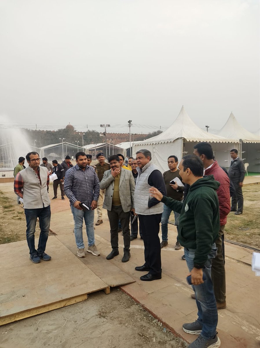 tourismgoi's tweet photo. Shri Arvind Singh, Secretary (Tourism) Government of India visited the #RedFort for reviewing the ongoing preparations for the mega event #BharatParv2023, involving multiple organizations and Central. https://t.co/GhgjwRNA5J