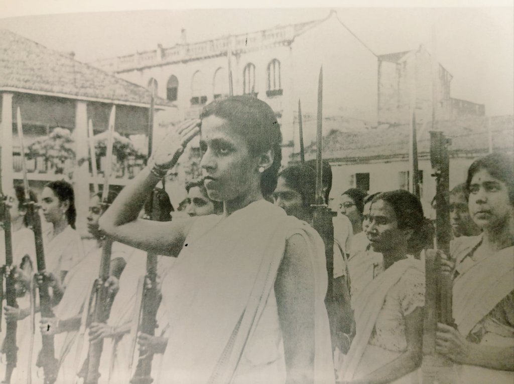IndiaHistorypic's tweet photo. 1940s :: Rani Jhansi Regiment of Azad Hind Fauz https://t.co/hd3DqlXHUG