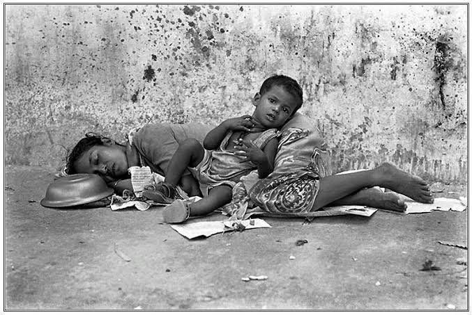 ऐ सियासत तूने भी इस दौर में कमाल कर दिया
गरीबों को गरीब अमीरों को माला-माल कर दिया

x.com/i/spaces/1OdKr…