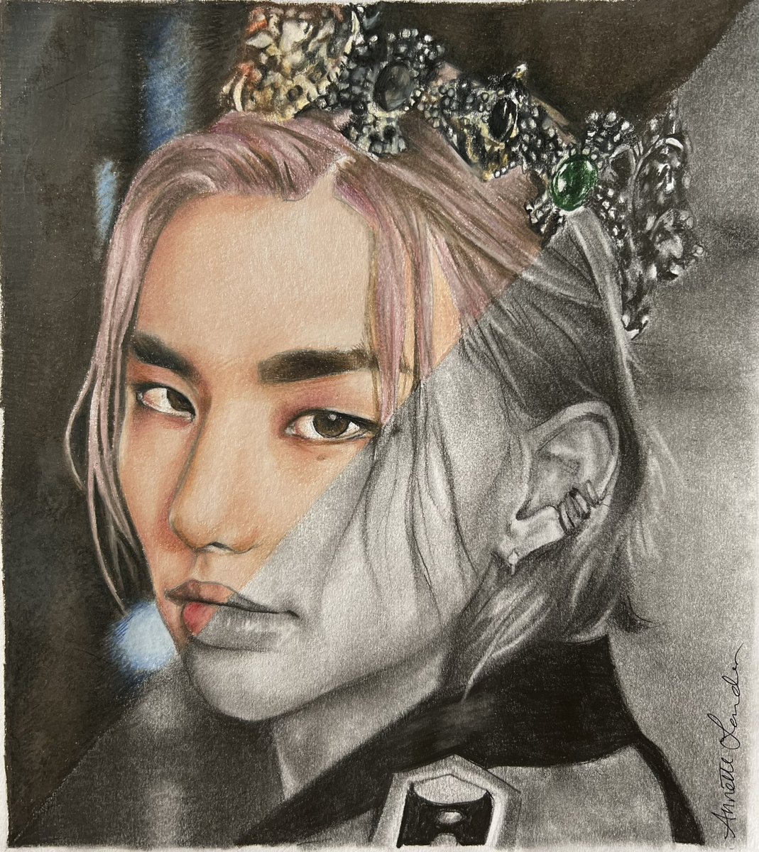 AnnetteMLondon's tweet photo. Latest drawing of Hyunjin of @Stray_Kids. This took about 10 hours. I used prismacolor colored pencils and graphite. My progress work is in the comments. 
#StrayKids #Straykidsfanart #hyunjinbestboy #Fanarts https://t.co/si5vrq7QoF
