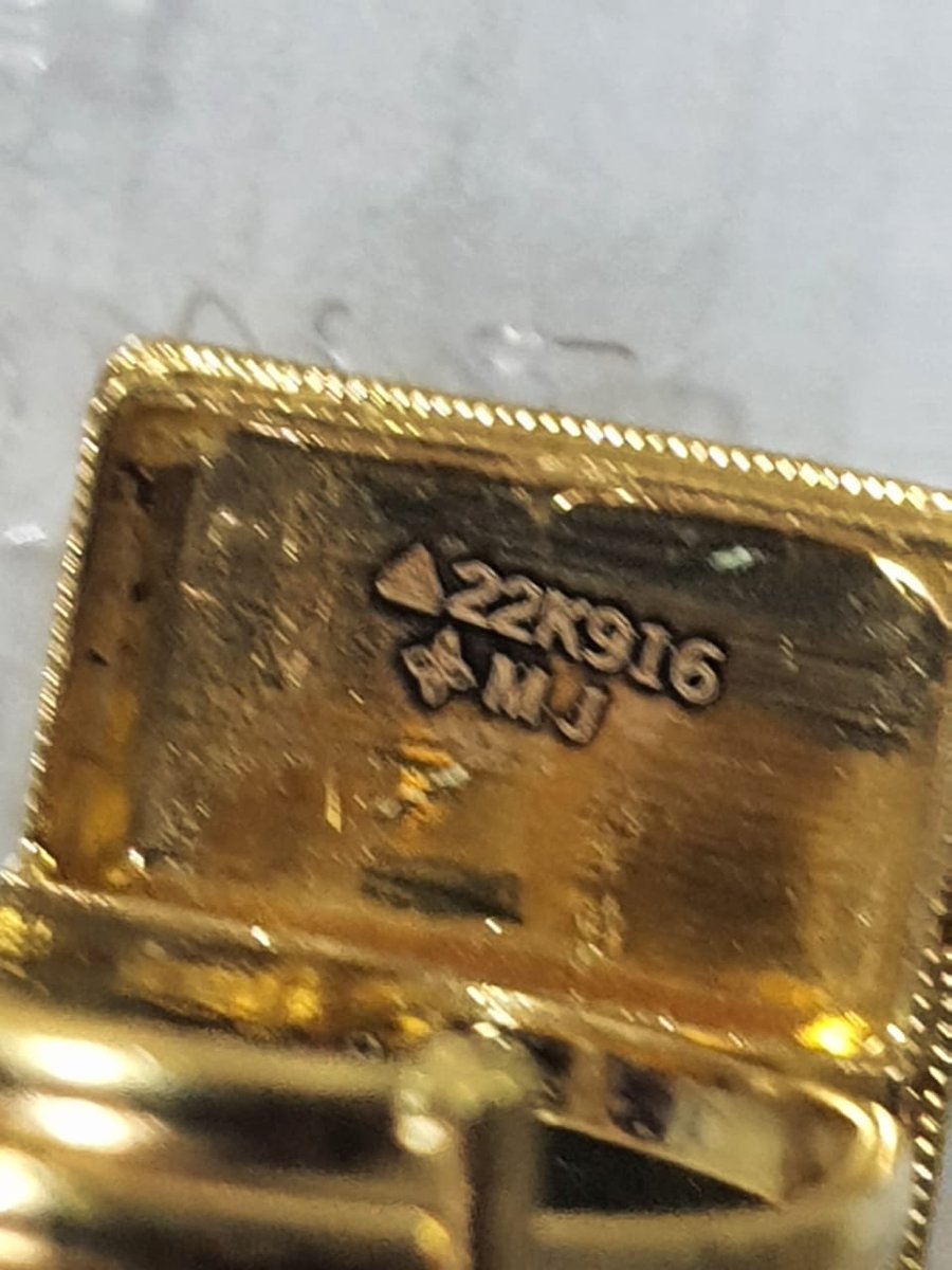 pandeyambarish's tweet image. - नकली #Hallmarking वाले गहनों की बिक्री पर @IndianStandards की सख्ती
- शिकायत/ इनपुट के आधार पर महाराष्ट्र में 6 बड़े शहरों में छापेमारी
- बिना प्रक्रिया का पालन किए हॉलमार्किंग
- नकली Hallmarking वाले 1.5 करोड़ कीमत के 2.75kg गहने सीज़ किए
#Gold 
@ZeeBusiness @MrituenjayZee