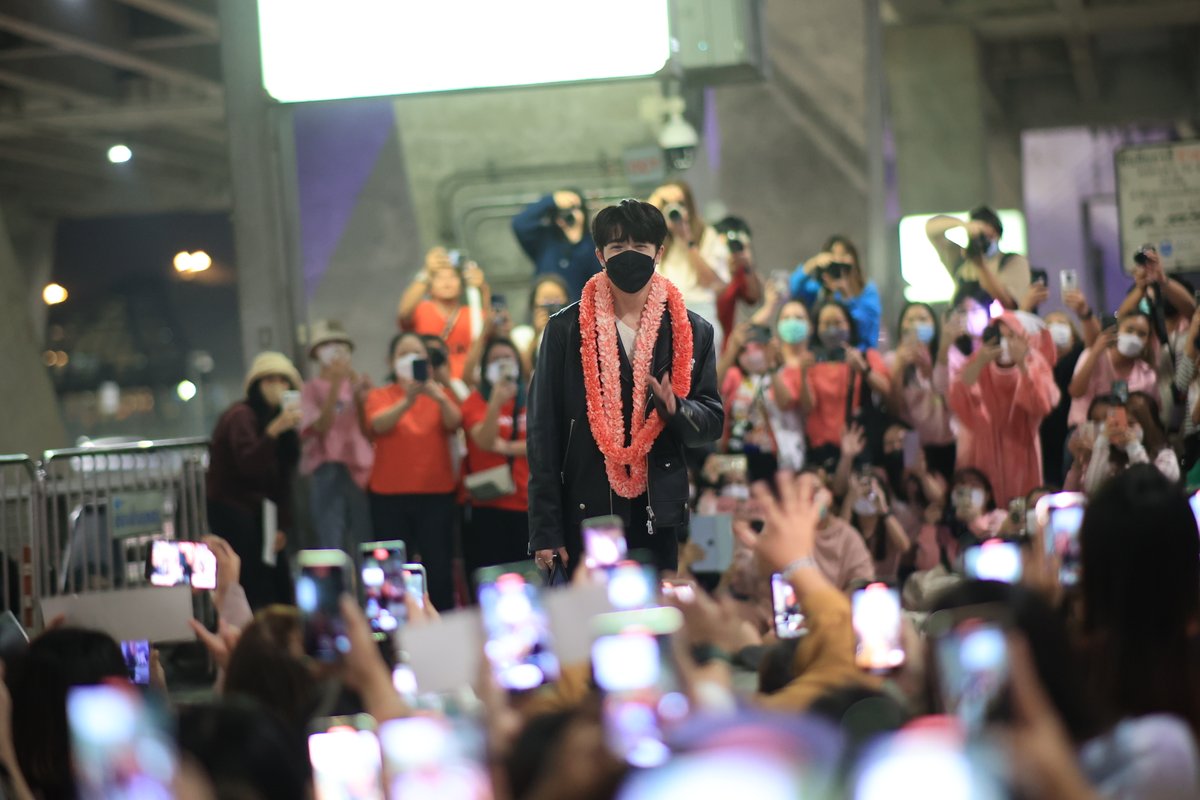 around_ent's tweet photo. เวลคัมโฮม !!! ดีใจที่ได้เจอกันนะครับ! “แพทริค ณัฐวรรธ์” กลับไทยแล้ว เจ้าปลาดาว รอต้อนรับสนามบินแทบแตก

อ่านต่อ: https://t.co/SHxorVpLt1

Welcome Home Patrick
#ดีใจที่ได้เจอกันนะคับแพทริค #INTO1Patrick https://t.co/gRtwYO3y8s