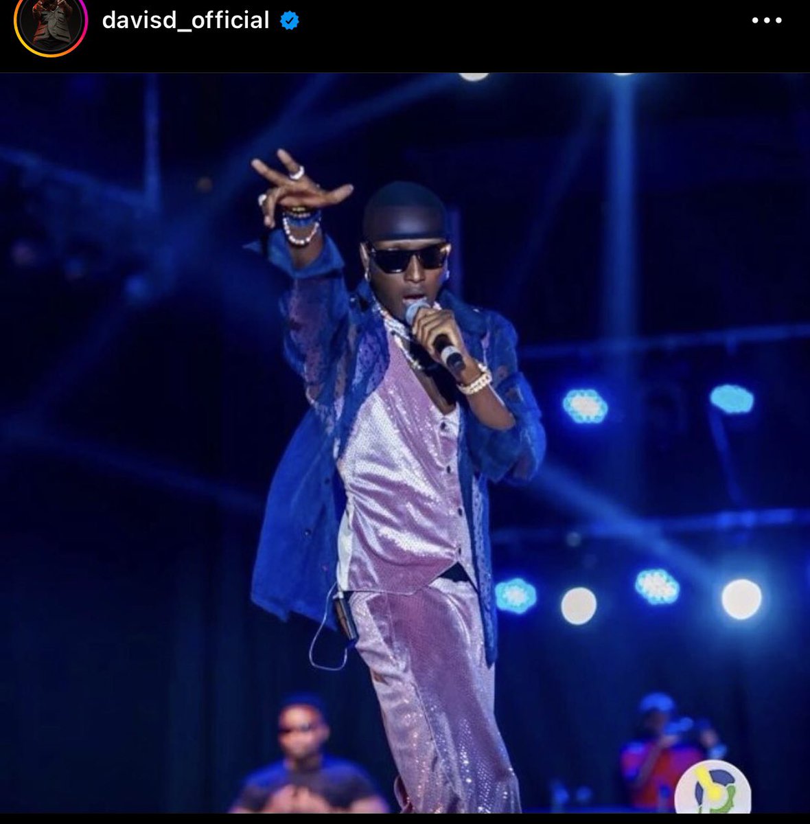 kamabare_1's tweet photo. #Backtoback
Niba hari umuhanzi wambere byananiye kwiyakira bitewe n’ibihe Arimo ni #Davisd .iyo urebye ibyo imibare yerekana bigaragaza ko nibura akwiye kongera kwitekerezaho agahindura uburyo bw’imikorere kuko ndabona biri kugana ahabi cyane https://t.co/WEaxIlpDR8