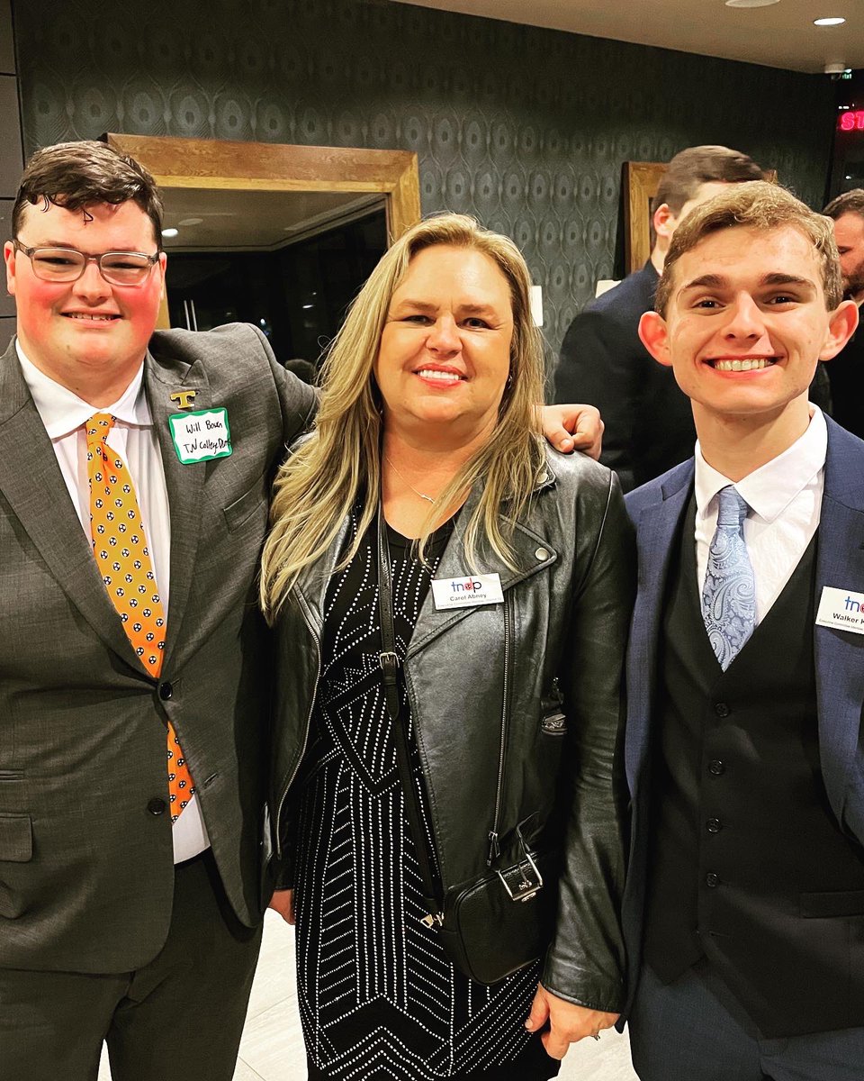 CarolAbneyTN's tweet photo. It’s always great to hang out w/ friends who work hard just because they care about people❤️

#TNChangeMakers

Congrats to all the @tndp officers elected. It’s going to be a transformative 2 years! 

Positive change is coming in Tennessee- one voter at a time. 

#TNDems #WeAreTN https://t.co/qznIs5DW94
