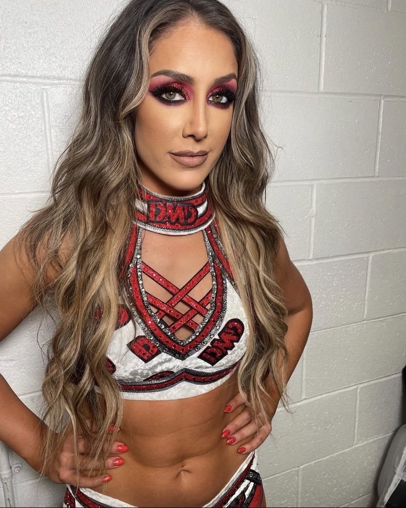 This is that look I give @EmpressOfKabuki whenever she's being goofy, but I still can't help but to love her.