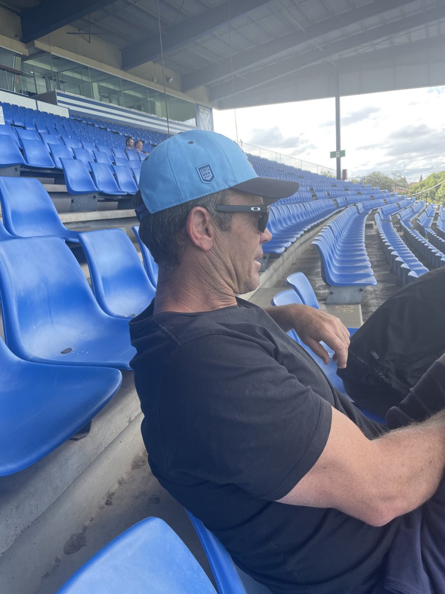 PhilGould15's tweet photo. Interested spectator at ⁦@NRL_Bulldogs⁩ training this afternoon. Origin Coach Brad Fittler. https://t.co/6b0zaZR4xW