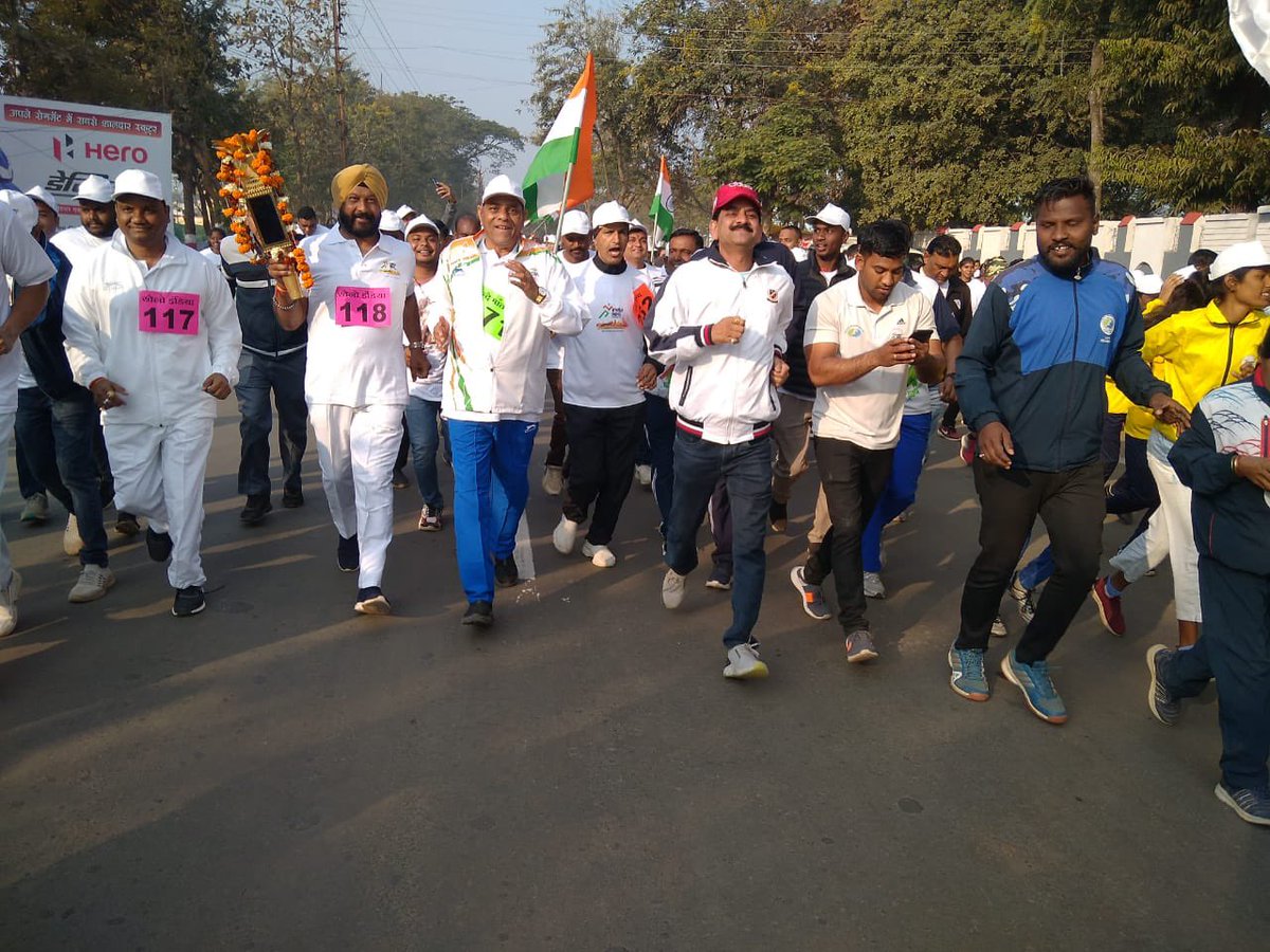 KheloIndiaTorch's tweet photo. The #KIYG2022MP torch reached Balaghat today. #AshaTheCheetah spread awareness about the upcoming Games during the torch relay in the city.
#KIYGinMP #KIYGMP #KheloIndiaYouthGames #KheloIndia #TorchRelay https://t.co/drHpUhXrBN