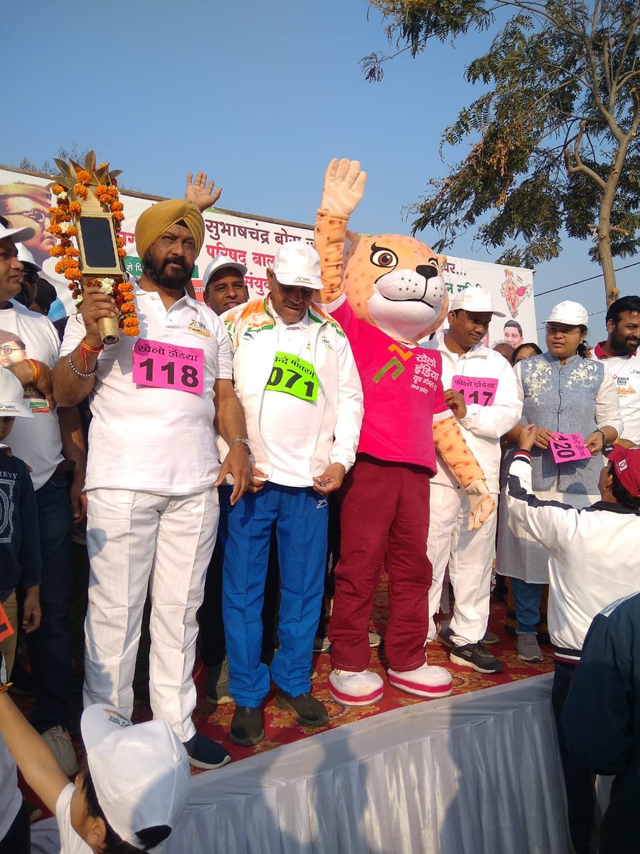 KheloIndiaTorch's tweet photo. The #KIYG2022MP torch reached Balaghat today. #AshaTheCheetah spread awareness about the upcoming Games during the torch relay in the city.
#KIYGinMP #KIYGMP #KheloIndiaYouthGames #KheloIndia #TorchRelay https://t.co/drHpUhXrBN