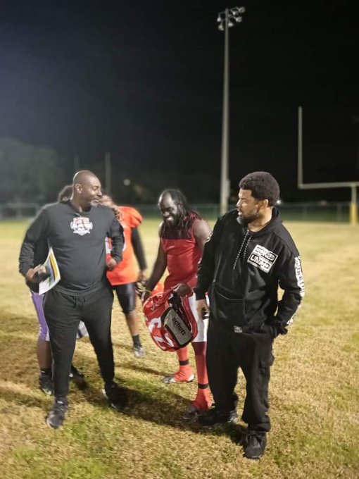 Post game with some OG's caught of guard clowning around #23Approved #HeadOfTheDemon #CentralFloridaChaos<a href="/tag/23approved"class="tags"><span>#23approved</span></a><a href="/tag/centralfloridachaos"class="tags"><span>#centralfloridachaos</span></a><a href="/tag/headofthedemon"class="tags"><span>#headofthedemon</span></a>