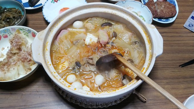 遅めのお昼ご飯ŧ‹"ŧ‹"( `ч' )ŧ‹"ŧ‹"
寒いのでキムチ鍋 