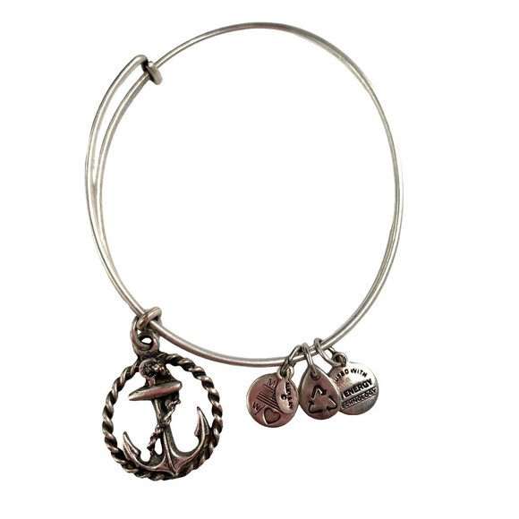 LauriesAnAngel's tweet photo. So good I had to share! Check out all the items I'm loving on @Poshmarkapp #poshmark #fashion #style #shopmycloset #anntaylor #crewcuts #alexandani: https://t.co/50hlMG4MRo https://t.co/ilNkJYhTsr