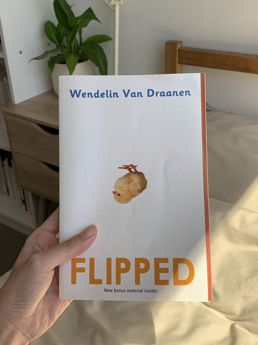 chloeprw's tweet photo. flipped by wendelin van draanen
เล่มนี้ที่ทำเป็นหนัง เราชอบมากทั้ง2เวอร์ชั่น เป็นแนว coming of age ที่ผู้ใหญ่ก็จอยได้ เล่าผ่าน pov ของ bryce สลับกับ juli น่ารักอบอุ่นใจ *90s vibe* ฟีลแฟนฉัน อ่านง่าย เหมาะกับคนที่กำลังฝึกอ่านหนังสือภาษาอังกฤษ อ่านเสร็จดูหนังต่อได้เ���ย or vice versa https://t.co/8G6LtlhxGr
