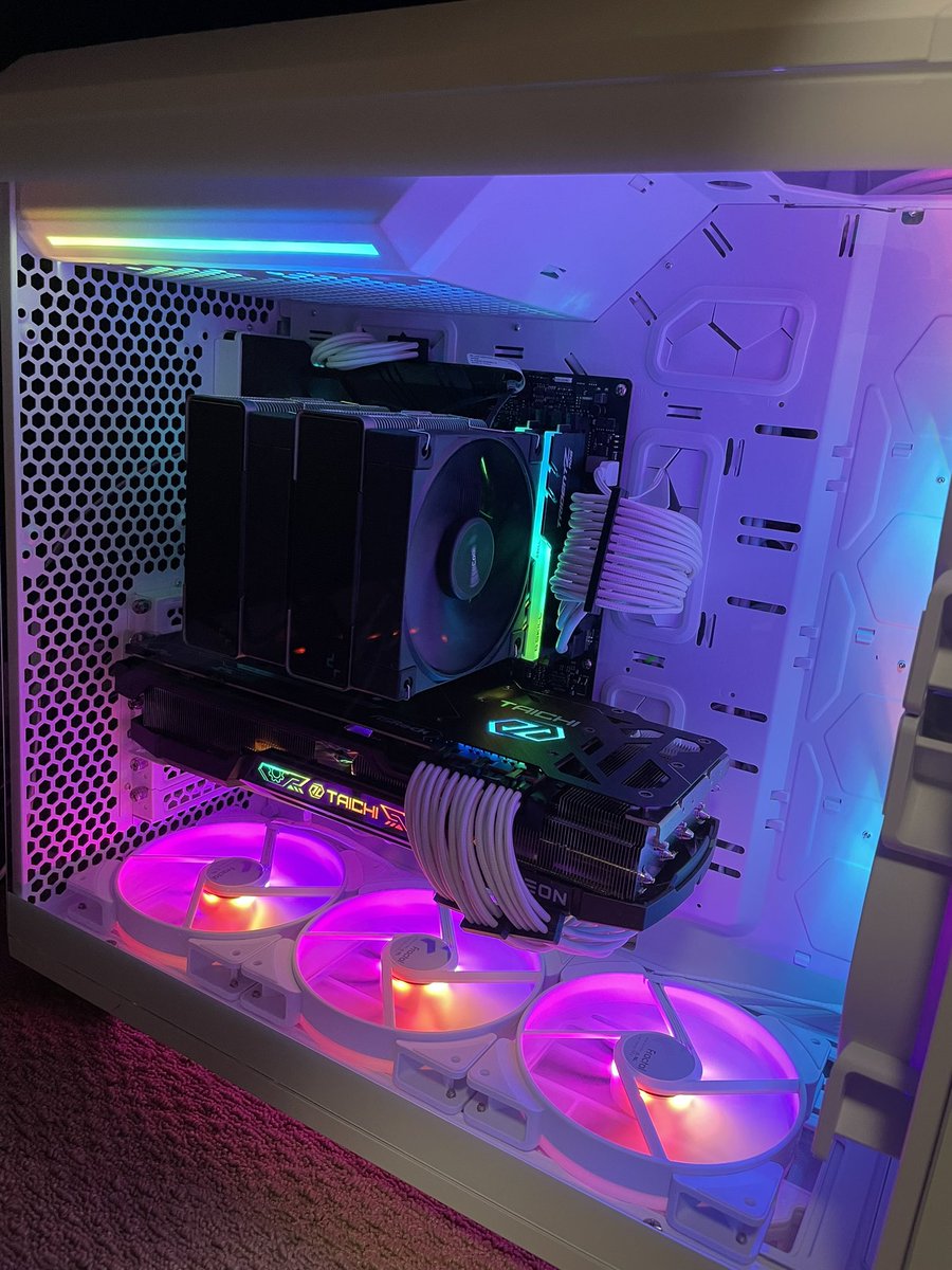 mayo1118's tweet image. PC配線スリーブケーブル化終了！(高かった。。

まだやりたいことはあるけどひと段落かな？

次はASRockのlive mixerで組みたいな

#ASRock
#スリーブケーブル