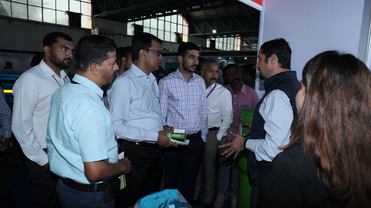 pcmcindiagovin's tweet photo. Dignitaries of Pimpri Chinchwad Municipal Corporation visited the stall of 'Concept Biotech' at #RecyclingAndWasteExpo2023 and appreciated their efforts of processing wet waste through 'Rocket Composter'.#SwachhPCMC #SwachhBharat #SwachhSurvekshan #homecomposting #recycling #expo https://t.co/TkEZqxwkYJ