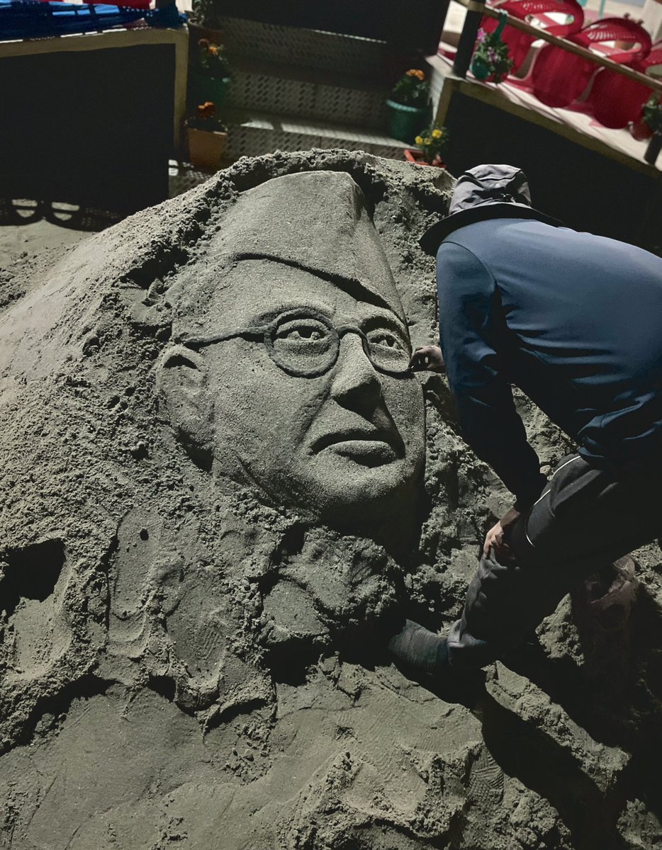 DipankarSundi's tweet photo. Honouring Netaji on Parakram Diwas 🫡🙏🏼
#prakramdiwas #NetajiSubhasChandraBose #Netaji #NetajiJayanti #sandart #sandsculpture #portrait https://t.co/rzEcpq3QN8