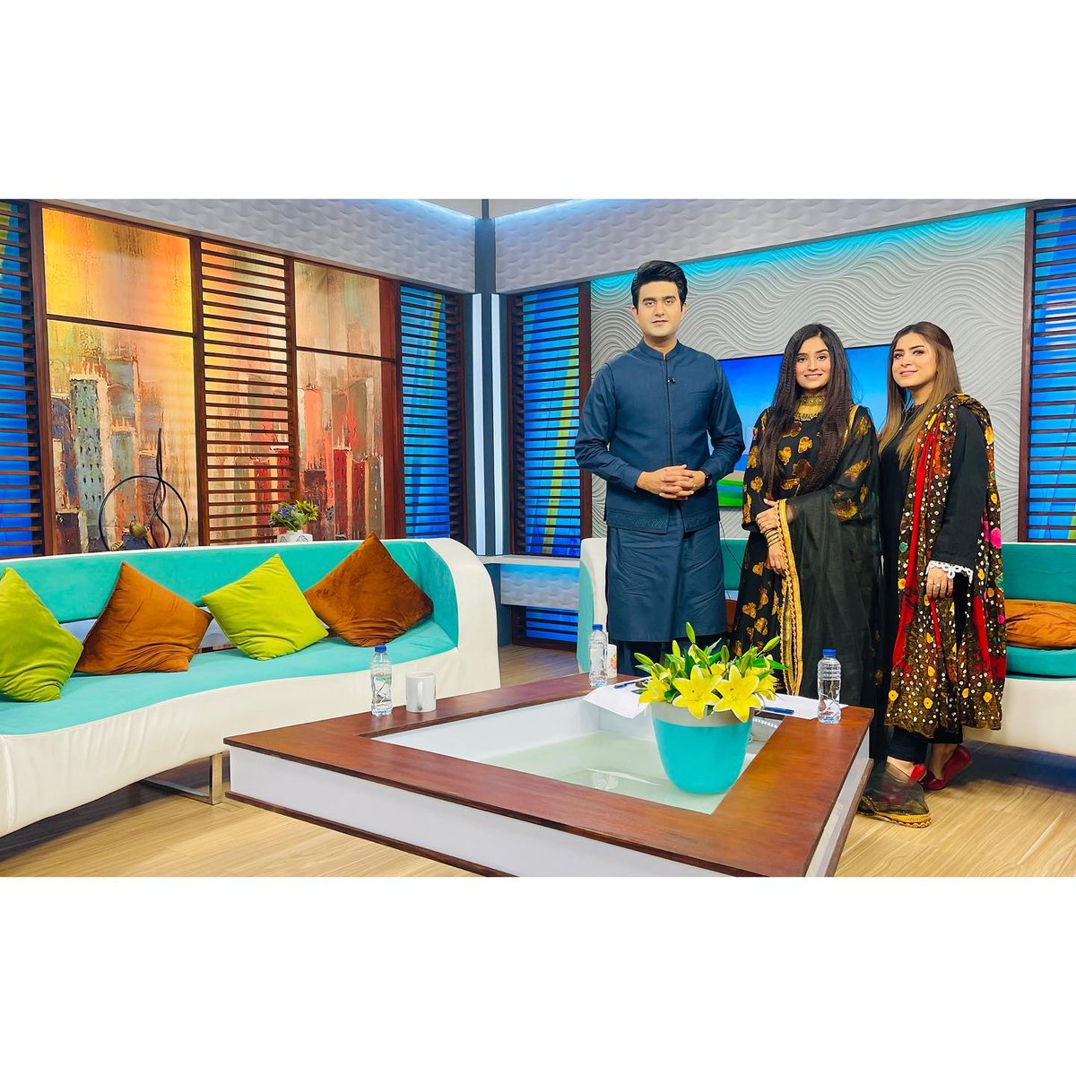 MediaSpringPk's tweet photo. ON SET! @itsukashagul with @sukhera_jamil and @HinaNiazi8 at the sets of #SunoPakistan https://t.co/rNllCNXHMd