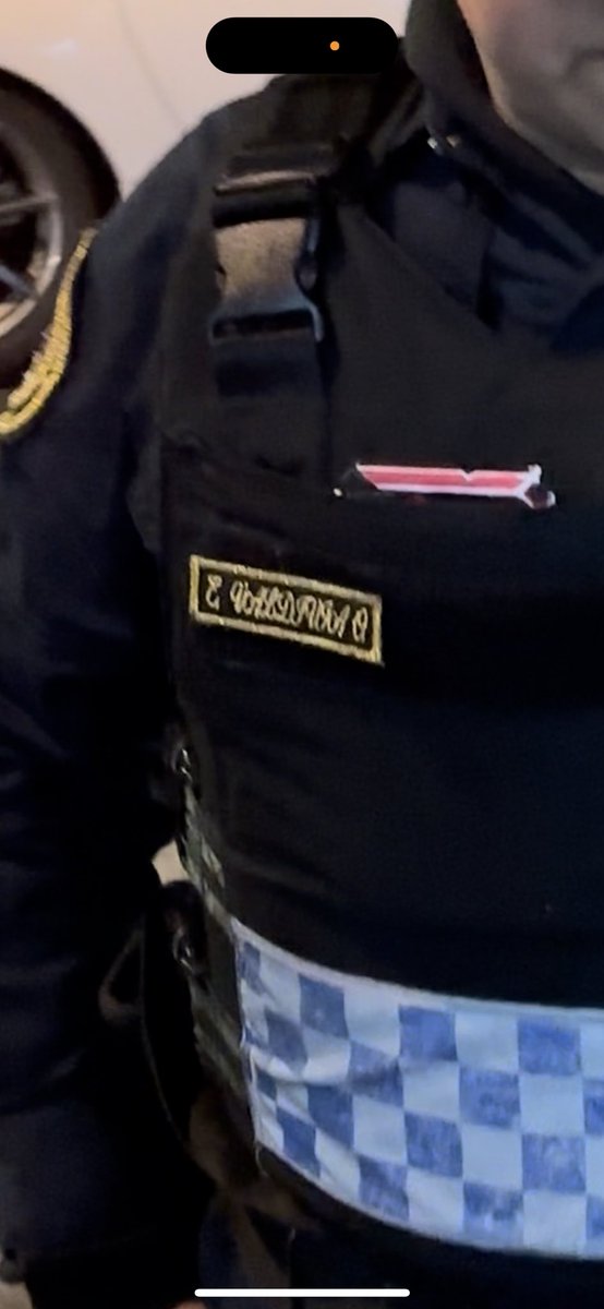 glebrija_'s tweet photo. Iba caminando solo a mi casa en la #Condesa y una patrulla me acosa y se bajan dos policías para hacerme preguntas absurdas, intimidarme y tratar de revisar mis bolsas a la fuerza sin razon alguna y con toda la intención de extorcionarme. @SSC_CDMX @Claudiashein @OHarfuch https://t.co/W2N1u0u7zP