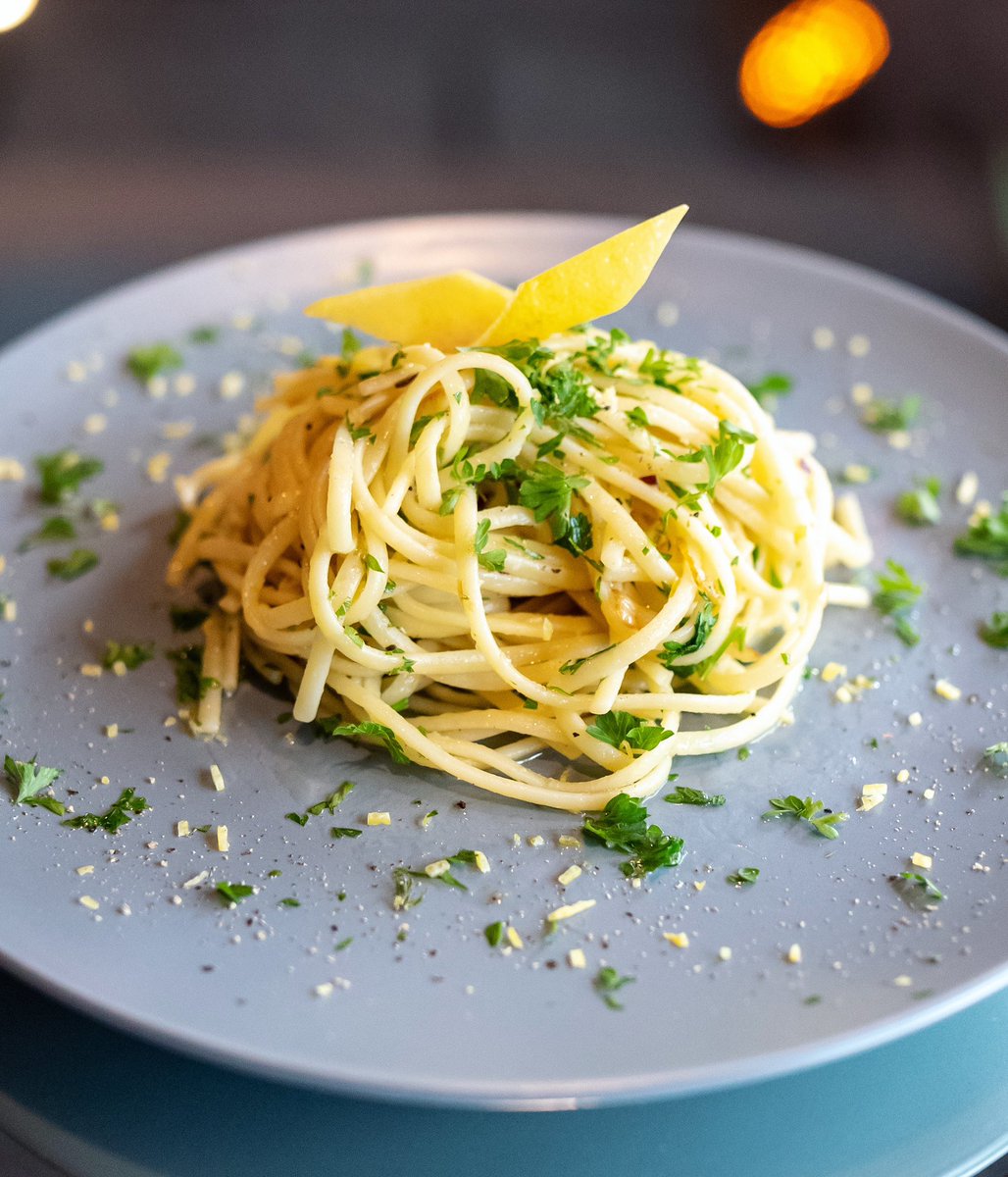 Buon appetito! 🍝
Enjoy our pasta with a delicious cocktail.😋
____________
・THE CASTLE・
〒650-0004
兵庫県神戸市中央区中山手通１-１-９
ゴールドウッズ三宮ビル３階
TEL：078-381-6964