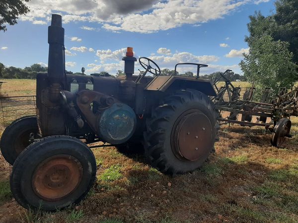 CappsControl's tweet photo. Pick up a period 10 disk plough, I've got my flashing light, I'm ready to go for contracting...lol
#truckies
#farmers
#tipperremotes
#wirelessremotes
#wirelesshoistremotes
#cappscontrols
#graindoor
#RemoteControlTipperTruck https://t.co/sHLt4u3YxD
