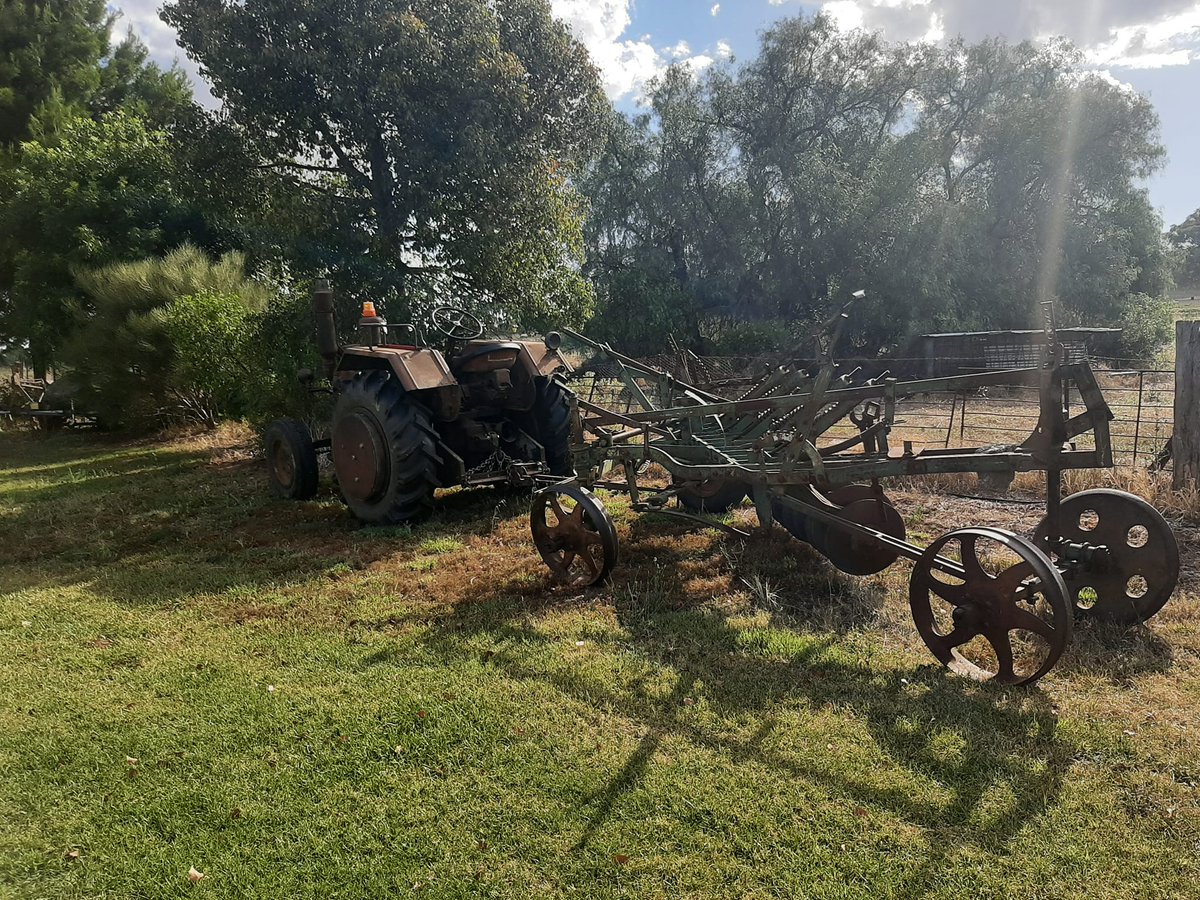 CappsControl's tweet photo. Pick up a period 10 disk plough, I've got my flashing light, I'm ready to go for contracting...lol
#truckies
#farmers
#tipperremotes
#wirelessremotes
#wirelesshoistremotes
#cappscontrols
#graindoor
#RemoteControlTipperTruck https://t.co/sHLt4u3YxD