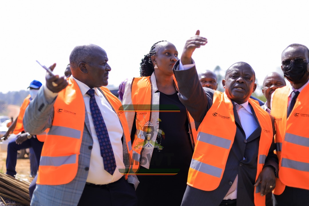 engsbagonza's tweet photo. I presented the project report for upgrading of Kakiri-Masulita-Mawale road (23.1km) last Wednesday, 18th January 2023 at Masulita Town Council, Wakiso District at the Ground Breaking Function presided over by the Hon. Minister of Works and Transport, Gen. Katumba Wamala. https://t.co/vEgjJKYsZl