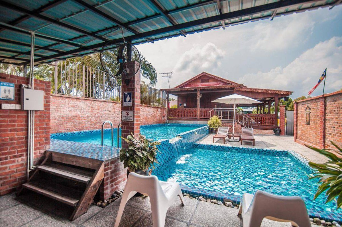 travetopia's tweet photo. Port Healing menarik nak bawak Keluarga atau dengan Kawan2! Dengan style klasik finishing kayu dan tingkap guna ala lama membuatkan rumah ini unik

Sesuai untuk kumpulan yang besar buat family gathering, reunion dan staycation. 

📍Teratak Sofea, Telok Panglima Garang, Selangor https://t.co/trIWIp85yt