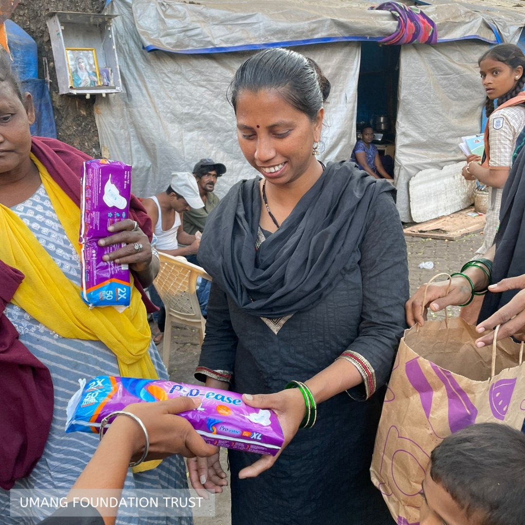 Umang_FT's tweet photo. Umang Foundation Trust along with our volunteers distributed sanitary pads to women and girls in the Chawl areas.

Support us to reach out to more women and help them.
Link in the Bio:

#paddistribution #mensturation #menstrualhygiene #charity #ngo #ngoindia #giving #thanksgiving https://t.co/C7e53KxMMy