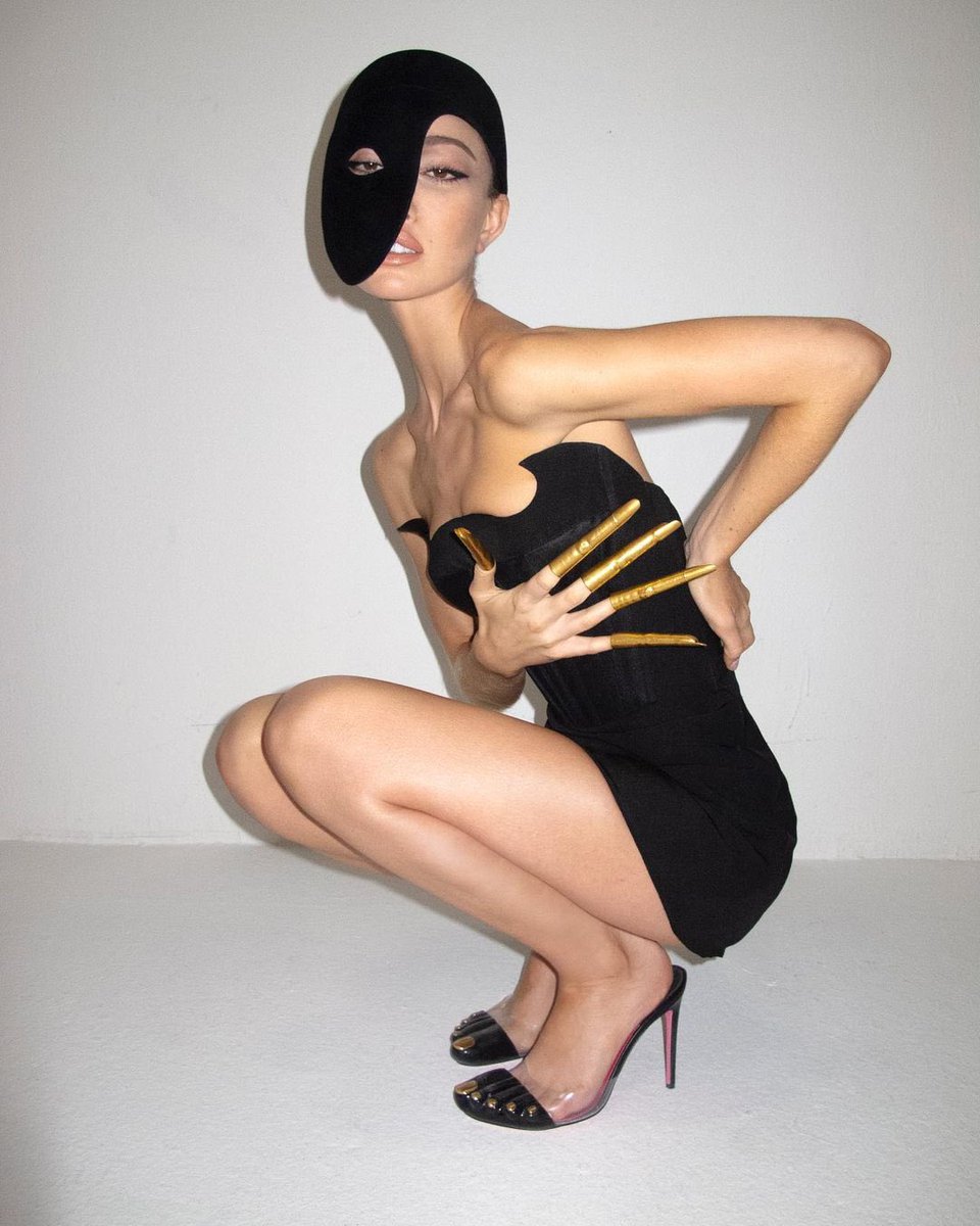 muglare's tweet image. the schiaparelli show wouldn’t be a show without the queen nadia in attendance!!