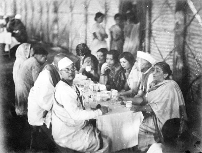 ChaPattaCom's tweet photo. A Great Salute to our Nation Hero 🫡
January 23 on the occasion of the Birth Anniversary of #Netaji Subhash Chandra Bose Nation celebrating #Parakram Diwas 2023 

https://t.co/spocqv0Gk4
 
#NetajiSubhashChandraBose  
#netajisubhash  
#ParakramDiwas #ParakramDiwas2023 #JaiHind https://t.co/60VNQNfwl1